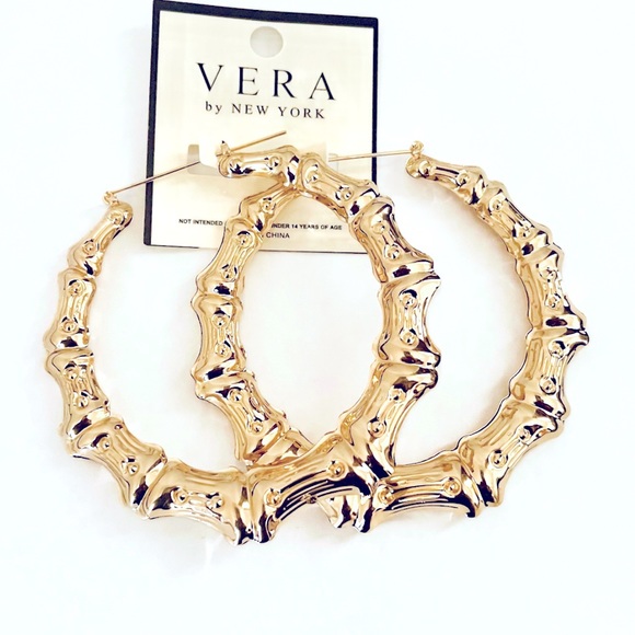 SOLD OUT🛍🆕 BAMBOO GOLD HOOP EARRINGS - Picture 2 of 2